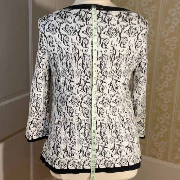 ‼️SALE 3/$35‼️ Nouveaux Button down sweater - Picture 4 of 7